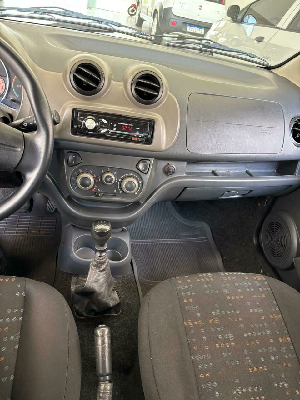 Imagem do veículo  FIAT UNO VIACE 1.0